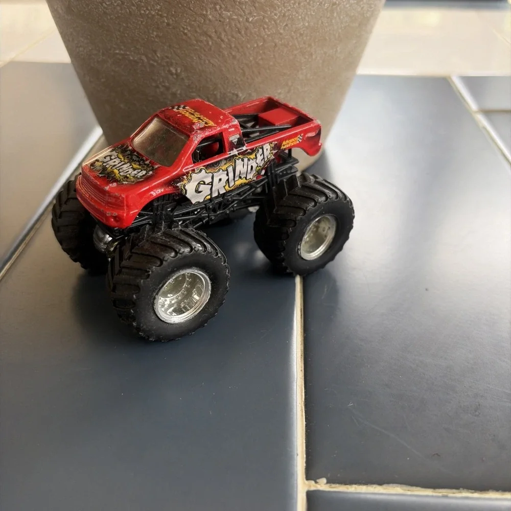 Hot Wheels Monster Jam Lot of 6 Diecast Mud Series Monster Trucks 1:64 (E3)